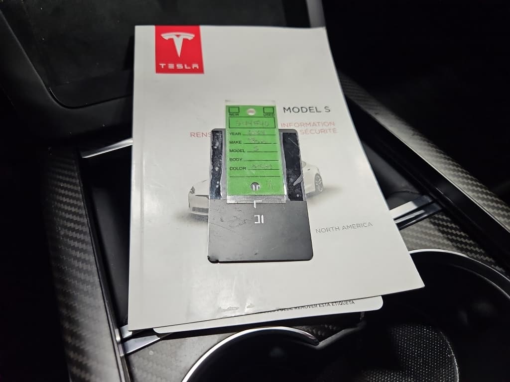 2024 Tesla Model S view 22
