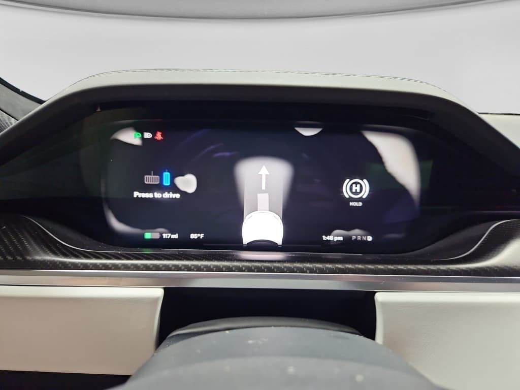 2024 Tesla Model S view 8