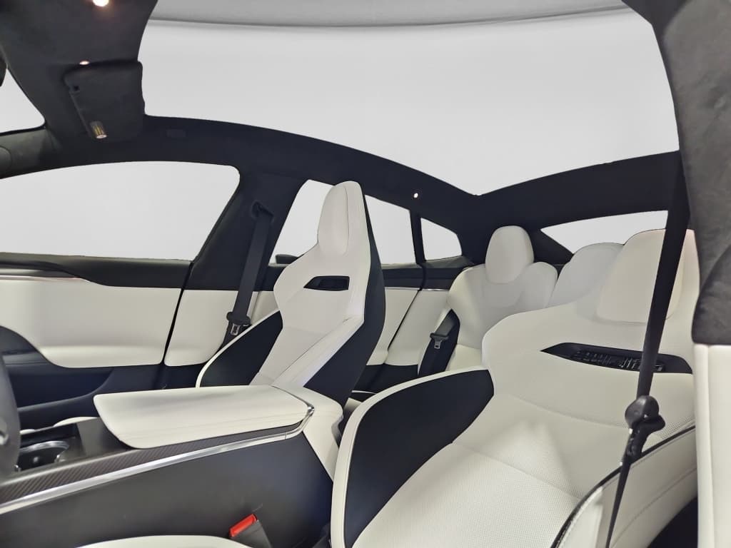 2024 Tesla Model S view 25