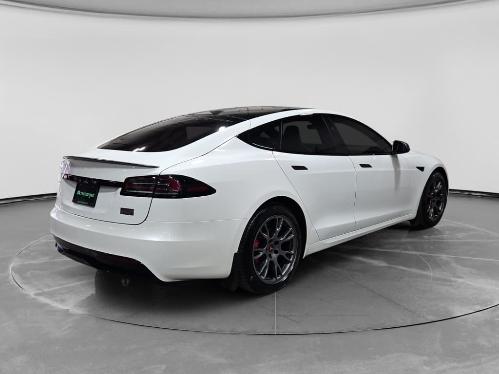2024 Tesla Model S view 3