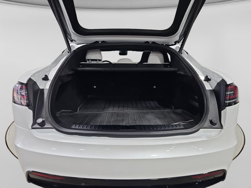 2024 Tesla Model S view 27
