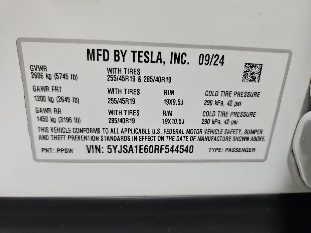 2024 Tesla Model S view 29