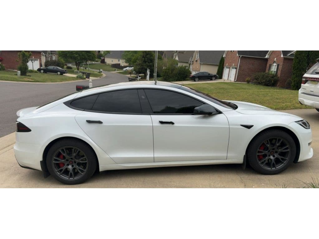 2024 Tesla Model S view 3