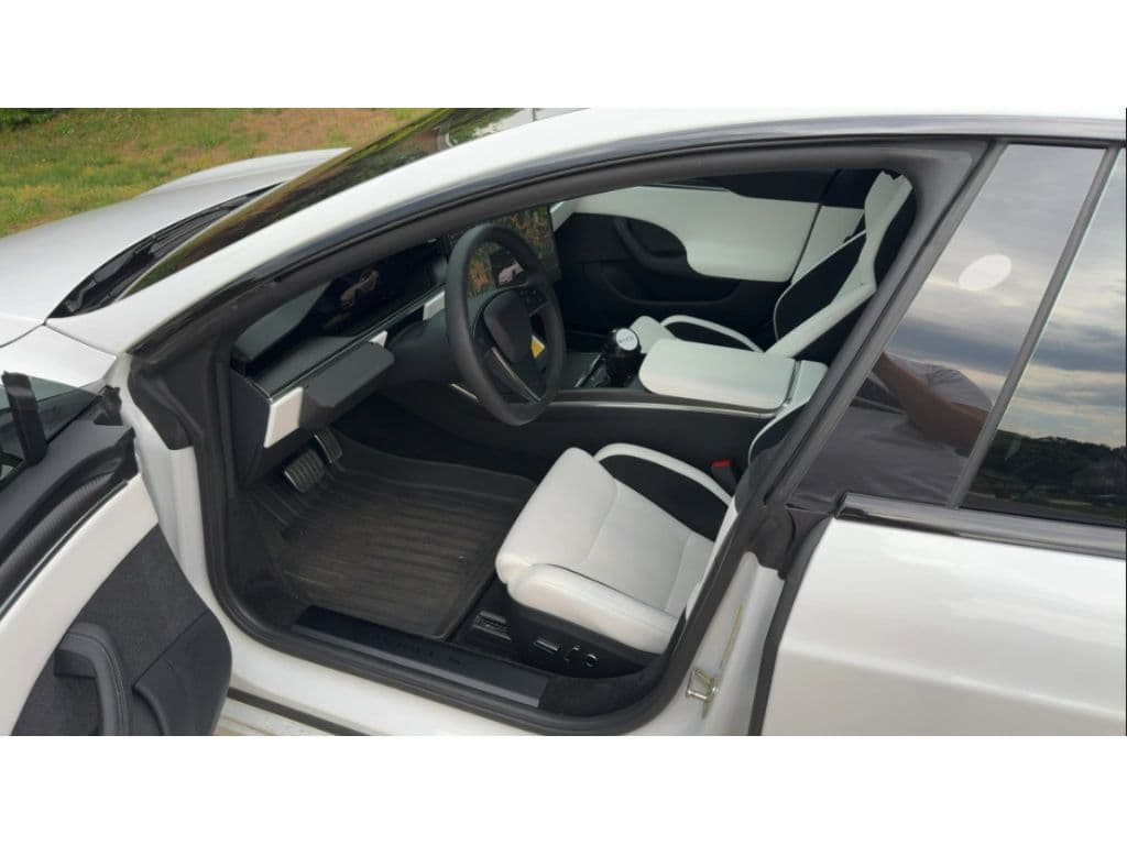 2024 Tesla Model S view 5