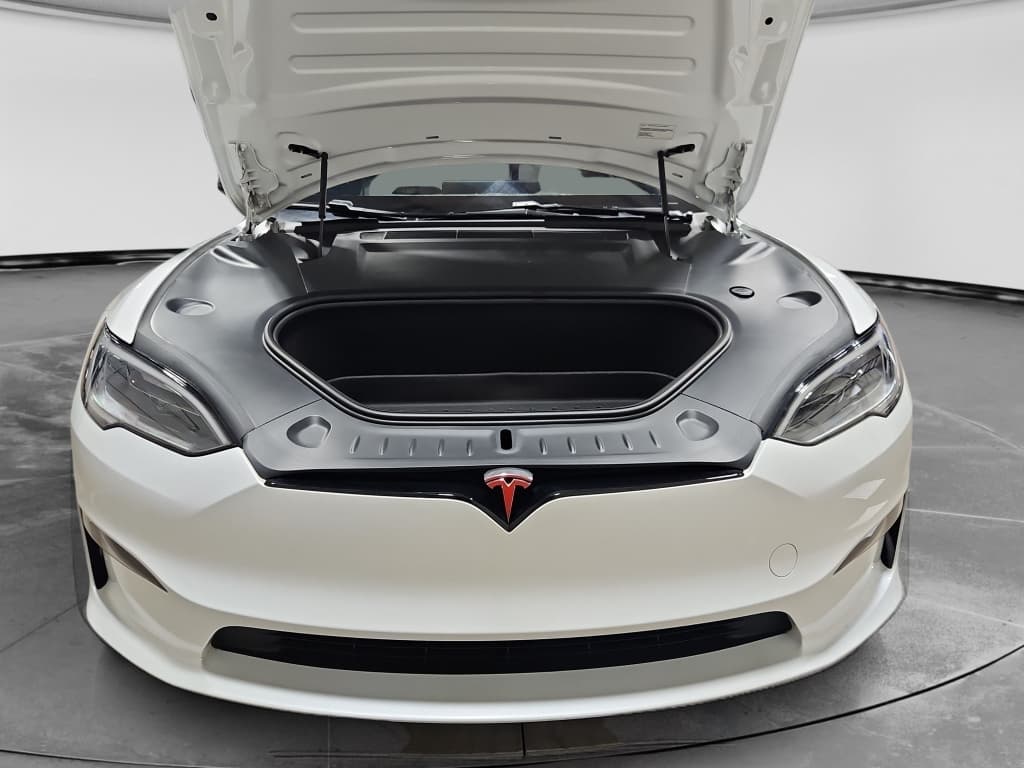 2024 Tesla Model S view 26