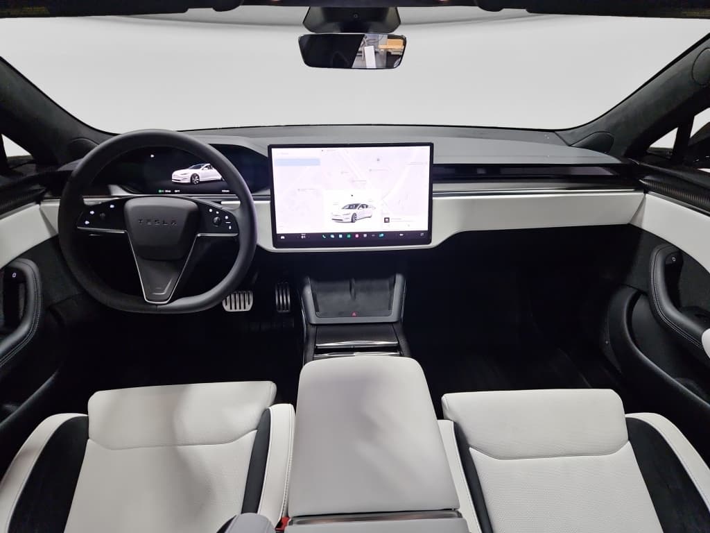2024 Tesla Model S view 16