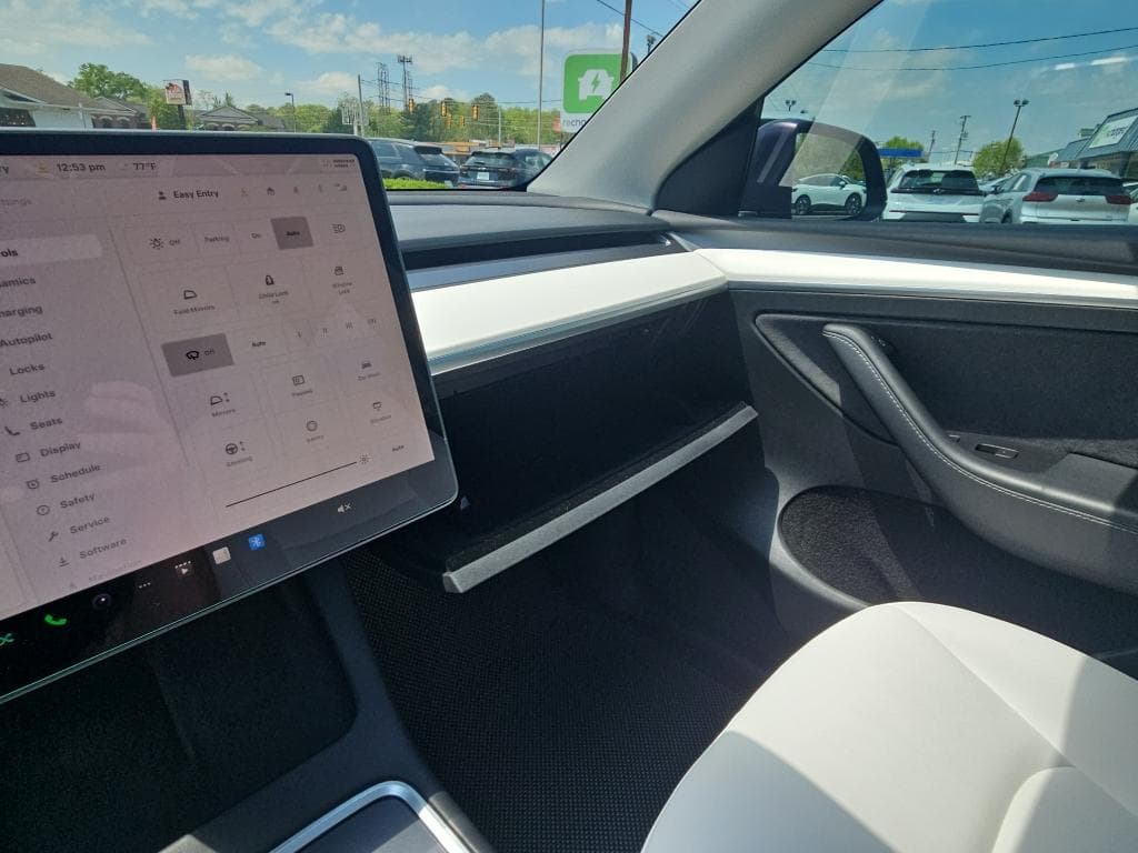 2022 Tesla Model Y view 12