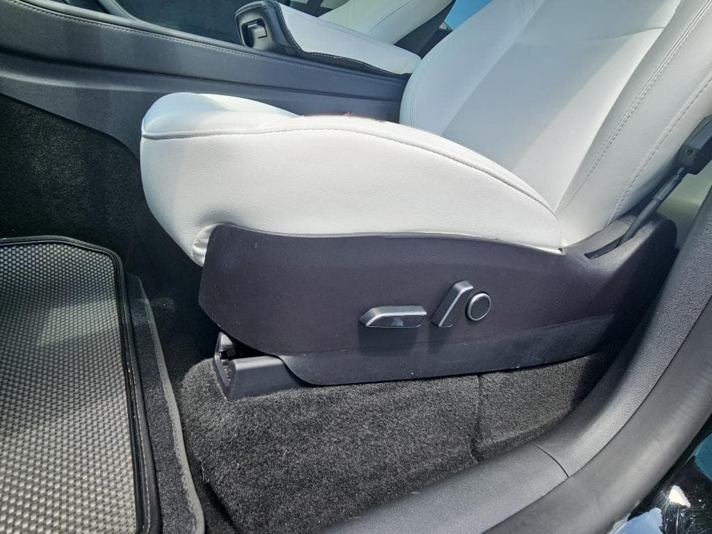 2022 Tesla Model Y view 7