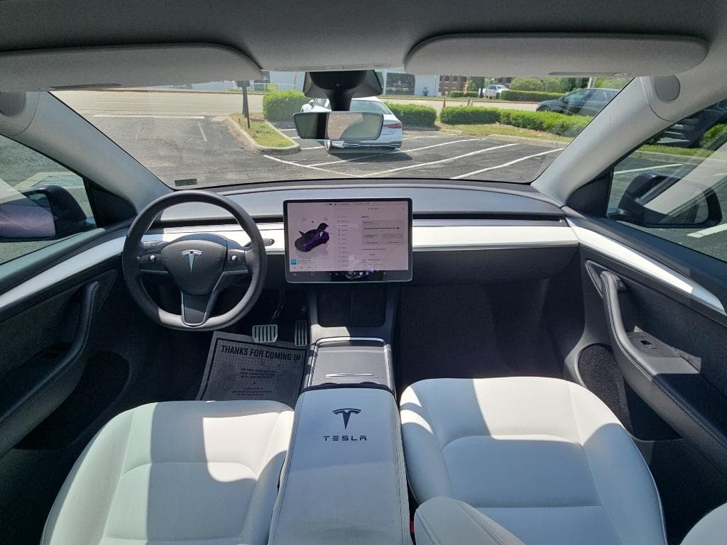 2022 Tesla Model Y view 13