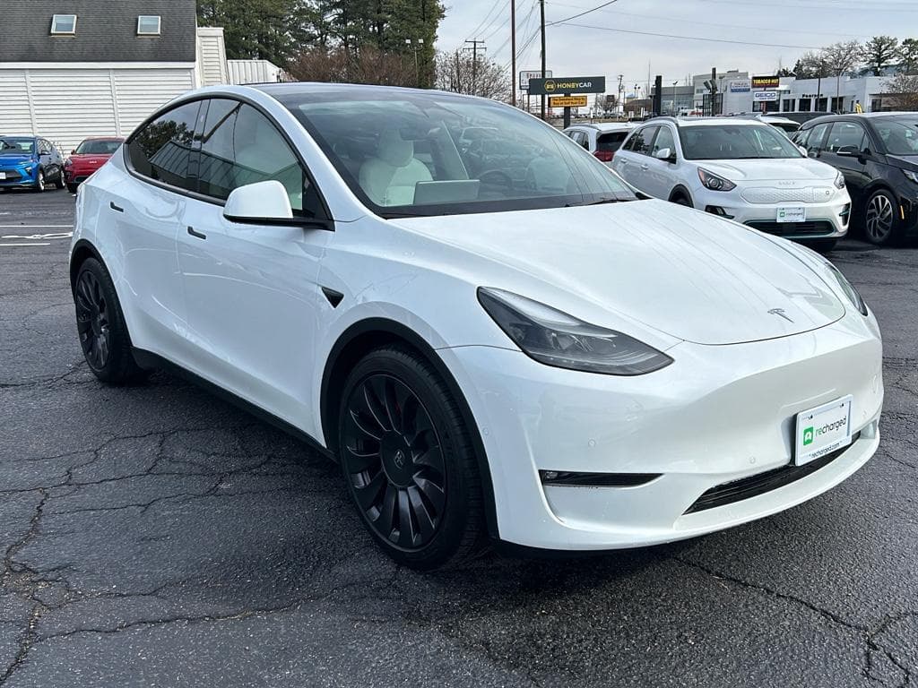 2022 Tesla Model Y view 4