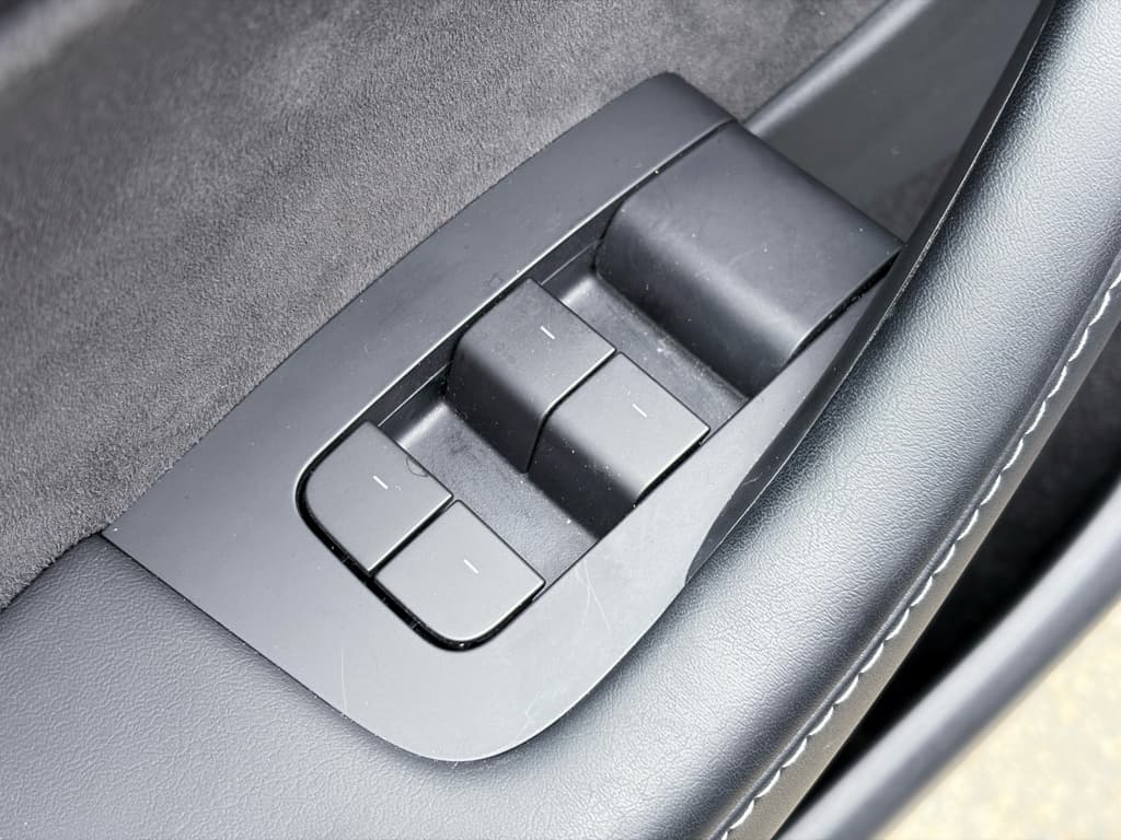 2022 Tesla Model Y view 7