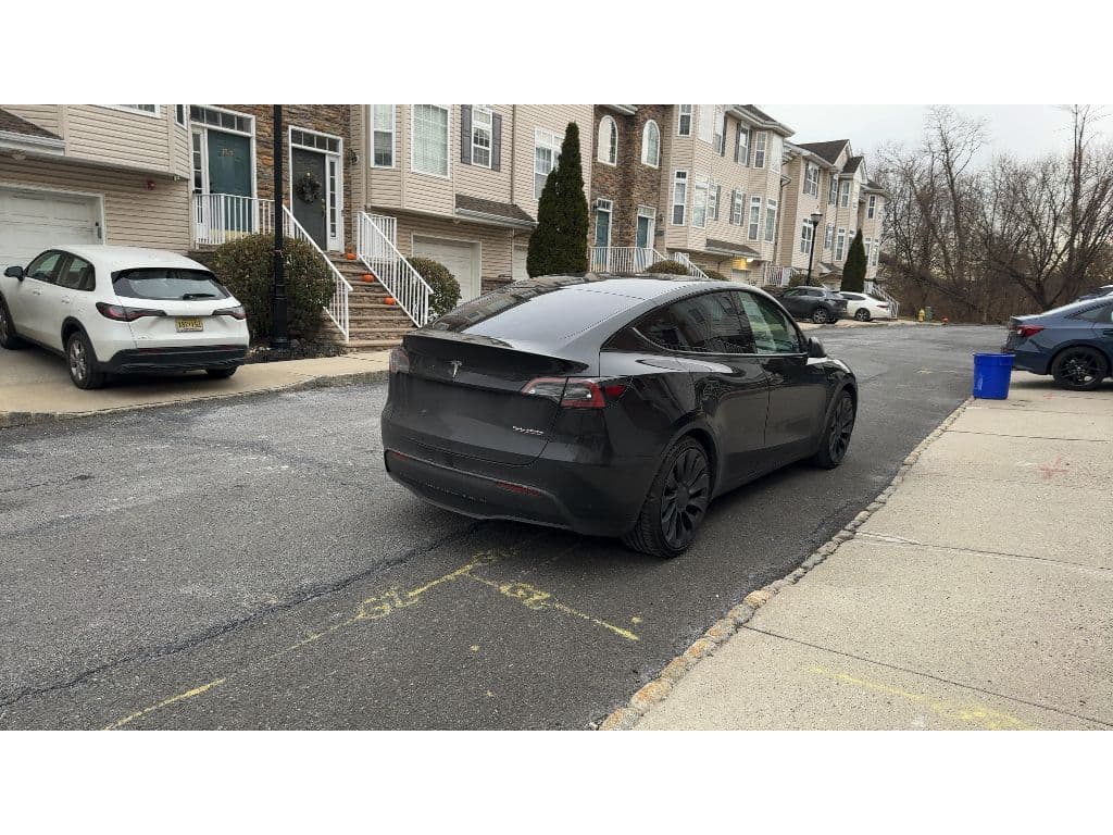 2022 Tesla Model Y view 3