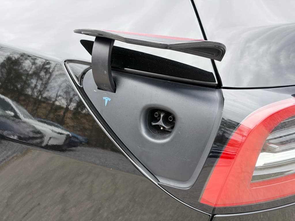 2022 Tesla Model Y view 5