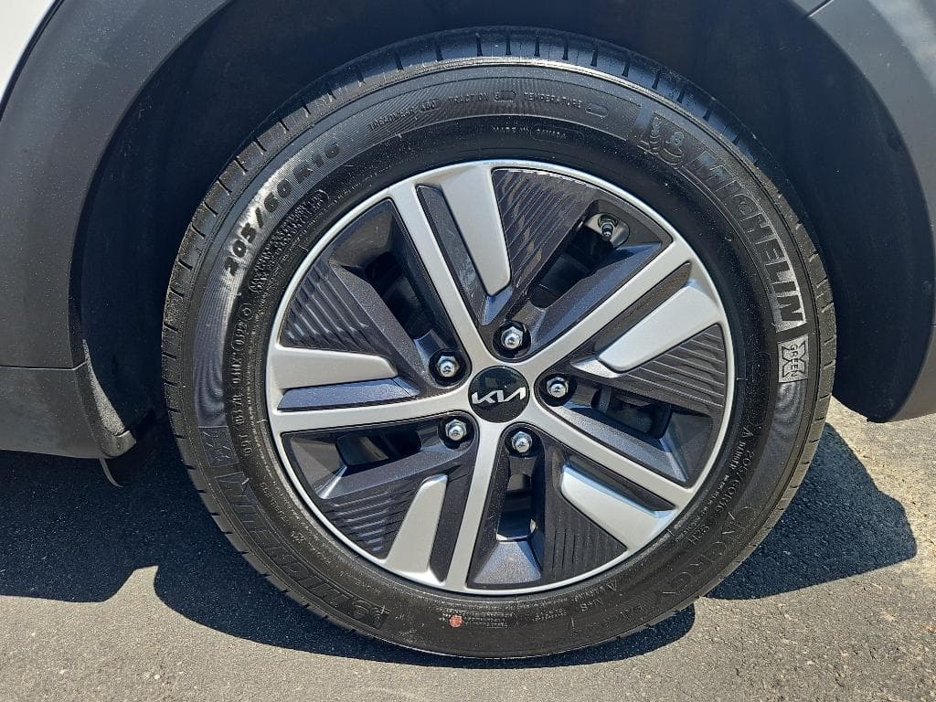 2022 Kia Niro PHEV view 24