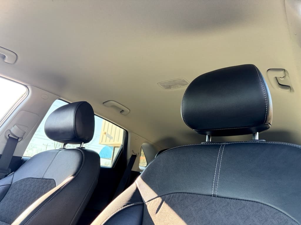 2022 Kia Niro PHEV view 23