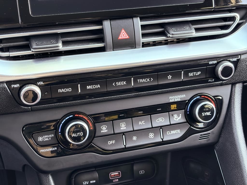 2022 Kia Niro PHEV view 15