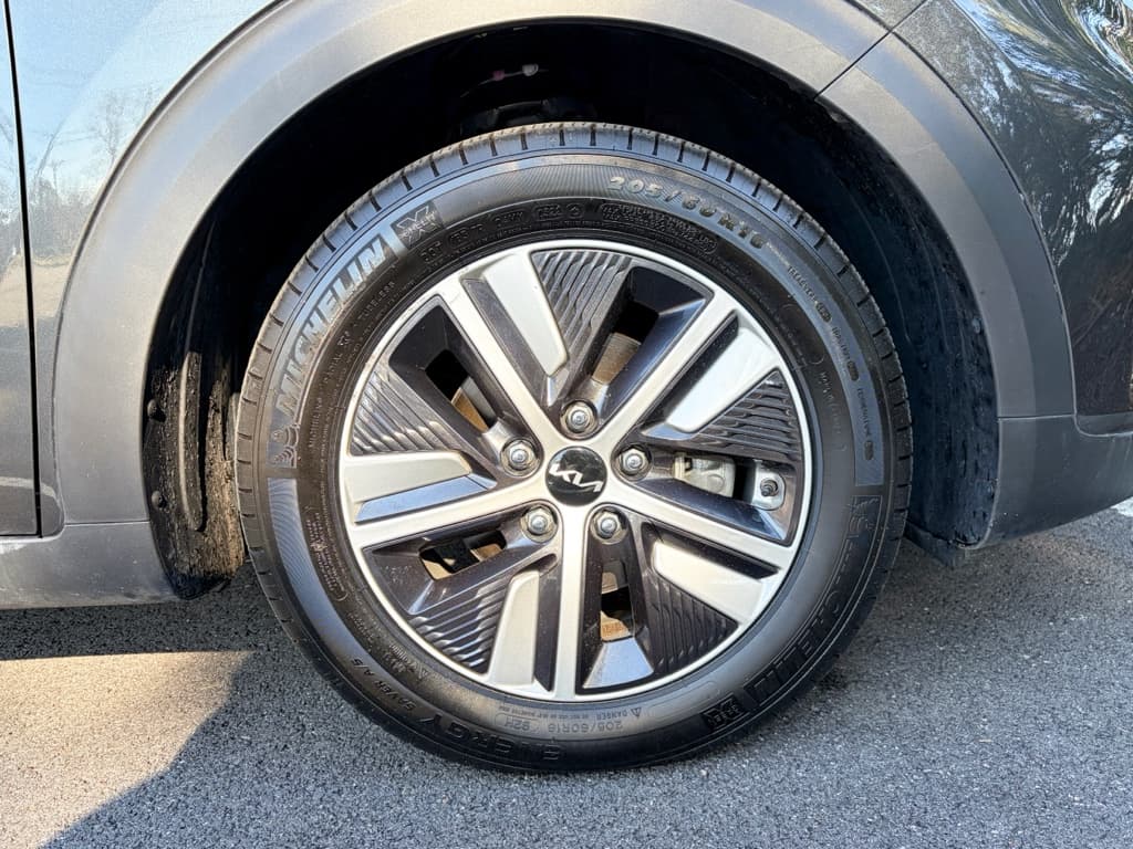 2022 Kia Niro PHEV view 28