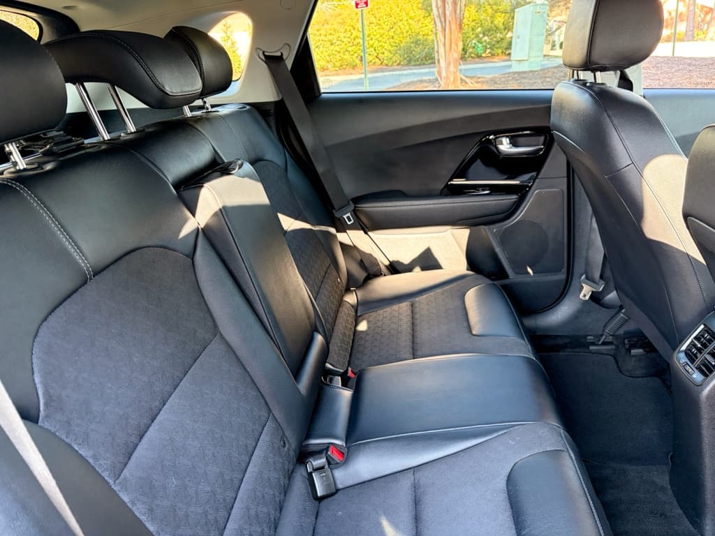 2022 Kia Niro PHEV view 21