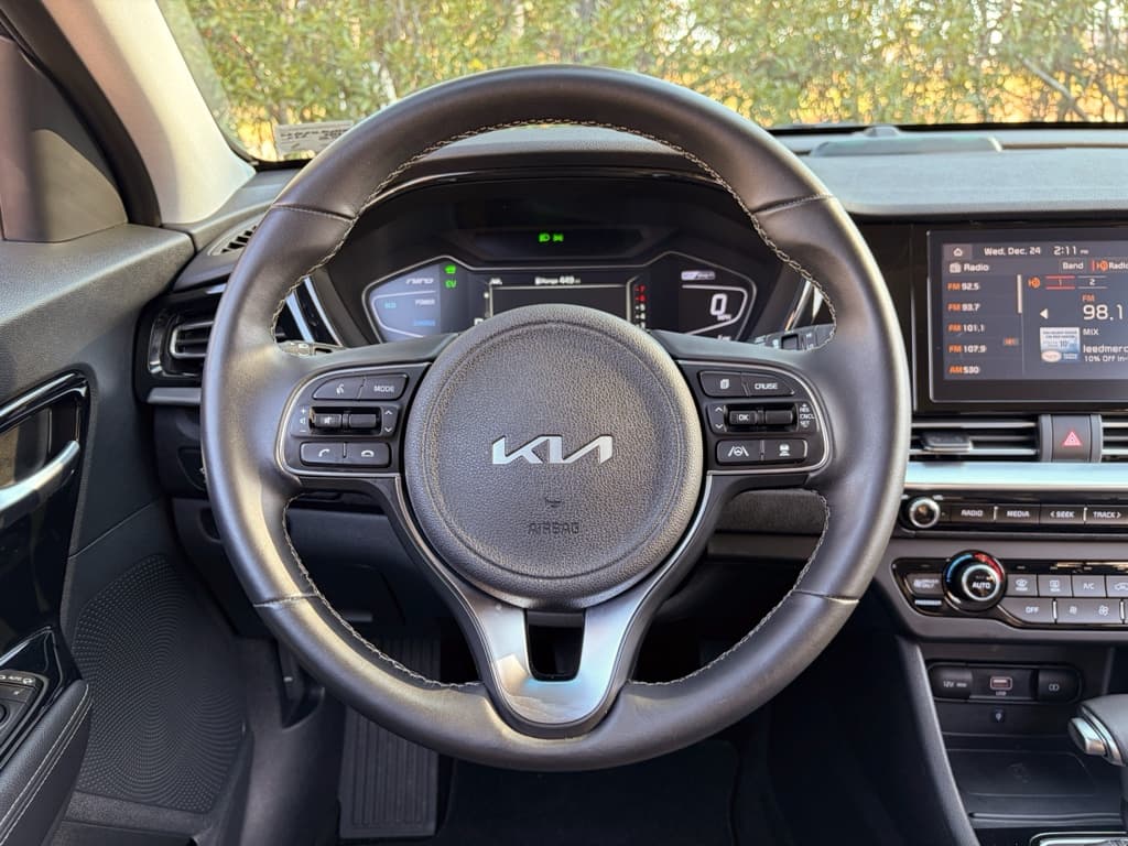 2022 Kia Niro PHEV view 9