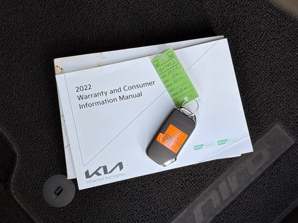 2022 Kia Niro PHEV view 22