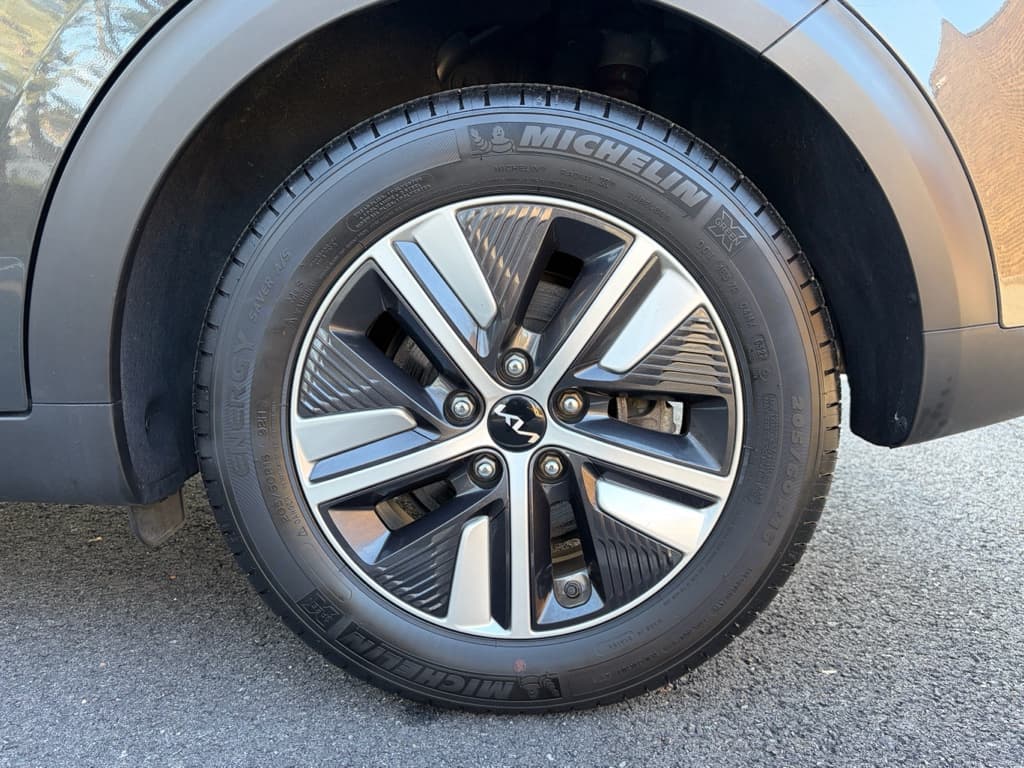 2022 Kia Niro PHEV view 32