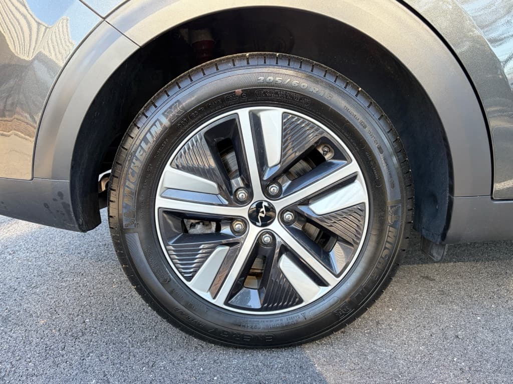 2022 Kia Niro PHEV view 30