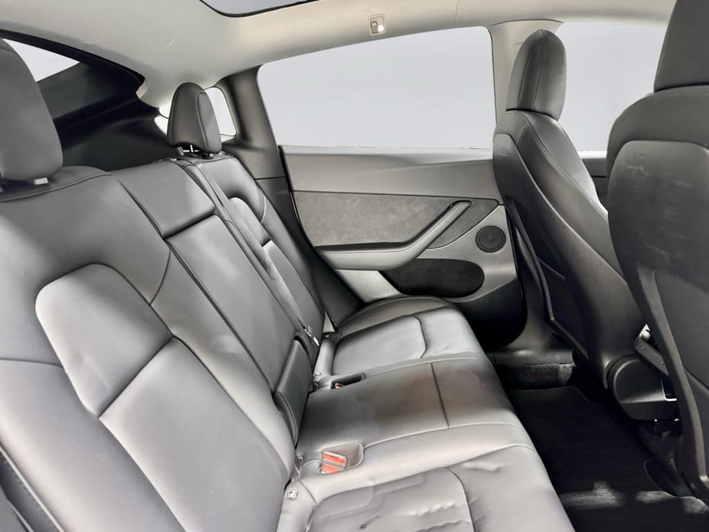 2022 Tesla Model Y view 20