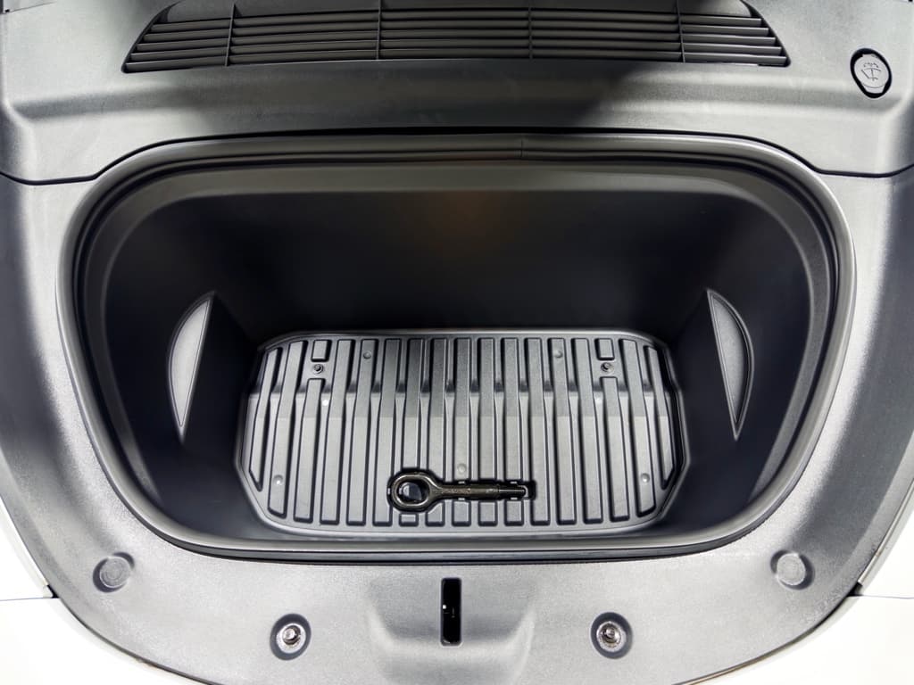 2022 Tesla Model Y view 24