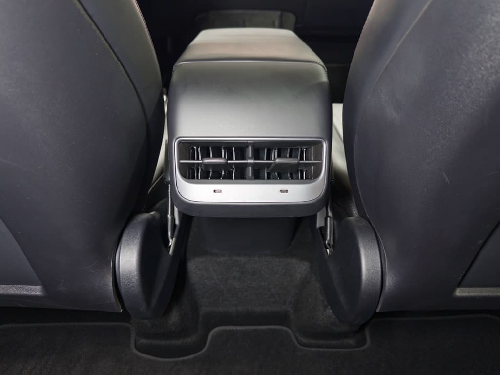 2022 Tesla Model Y view 19