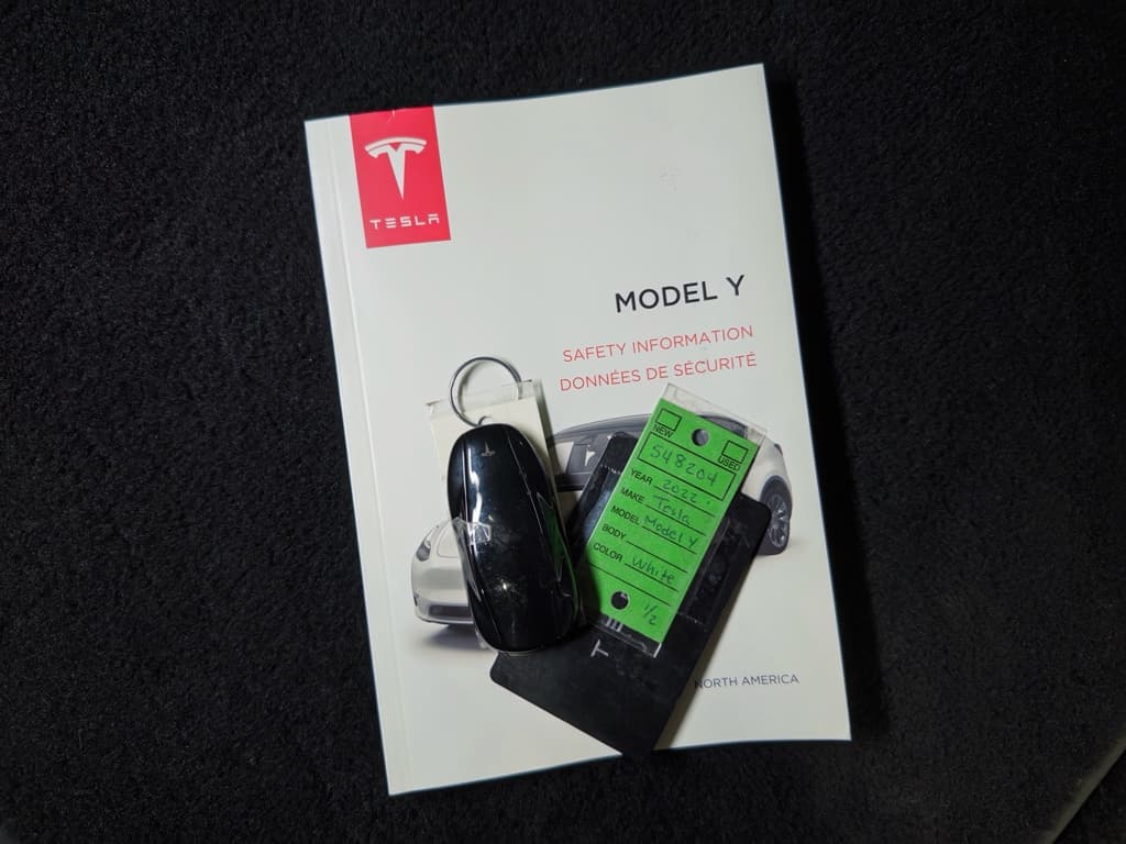 2022 Tesla Model Y view 21