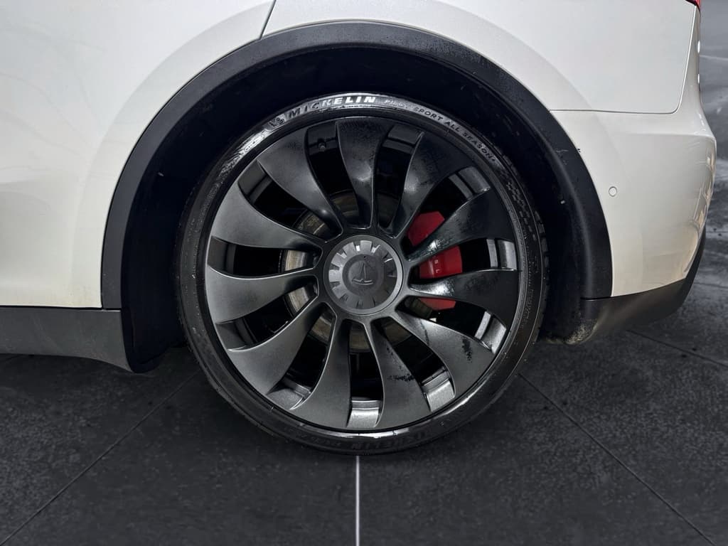 2022 Tesla Model Y view 31