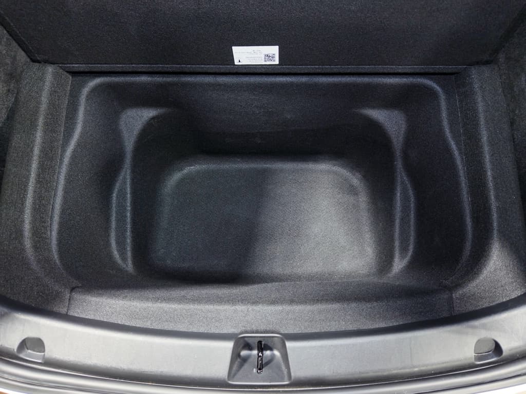 2022 Tesla Model Y view 26