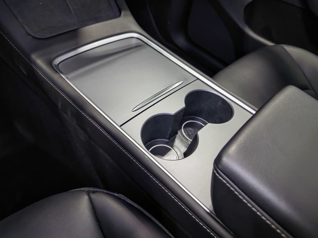 2022 Tesla Model Y view 17