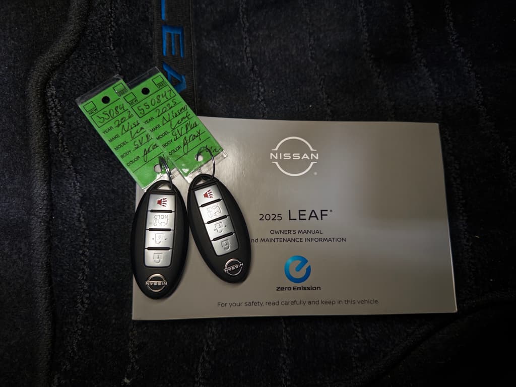 2025 Nissan LEAF view 24