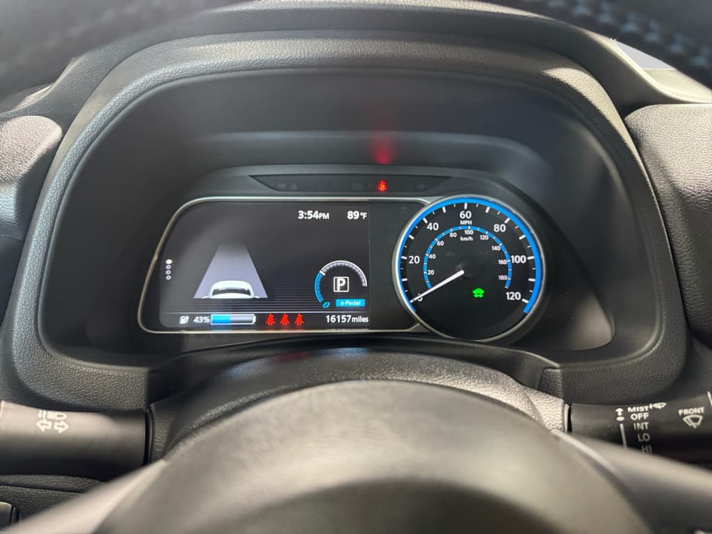 2025 Nissan LEAF view 10