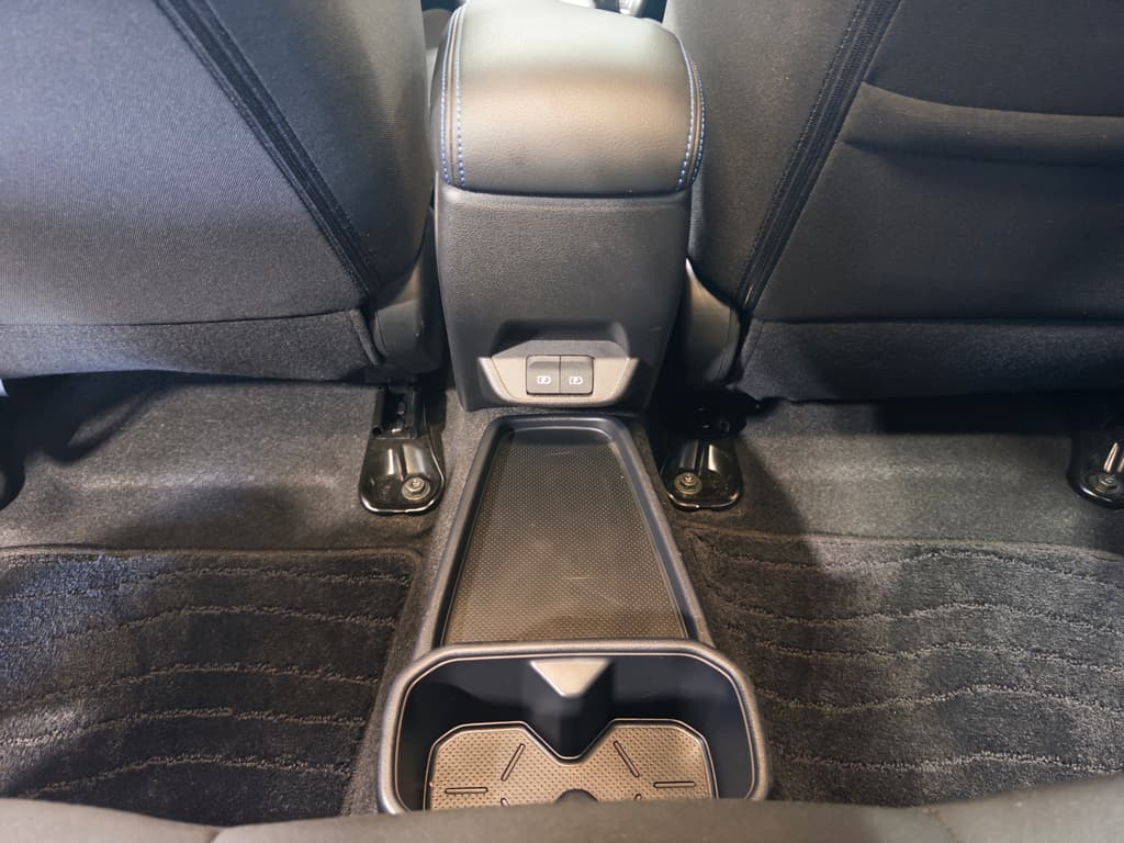 2025 Nissan LEAF view 21