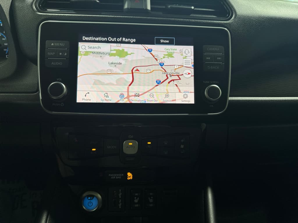 2025 Nissan LEAF view 11