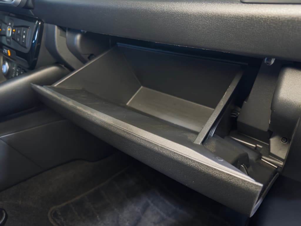 2025 Nissan LEAF view 20