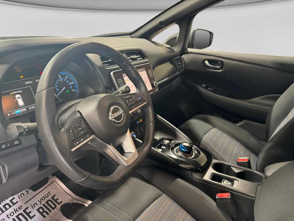 2025 Nissan LEAF view 18