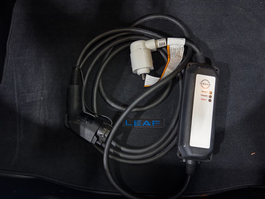 2025 Nissan LEAF view 25