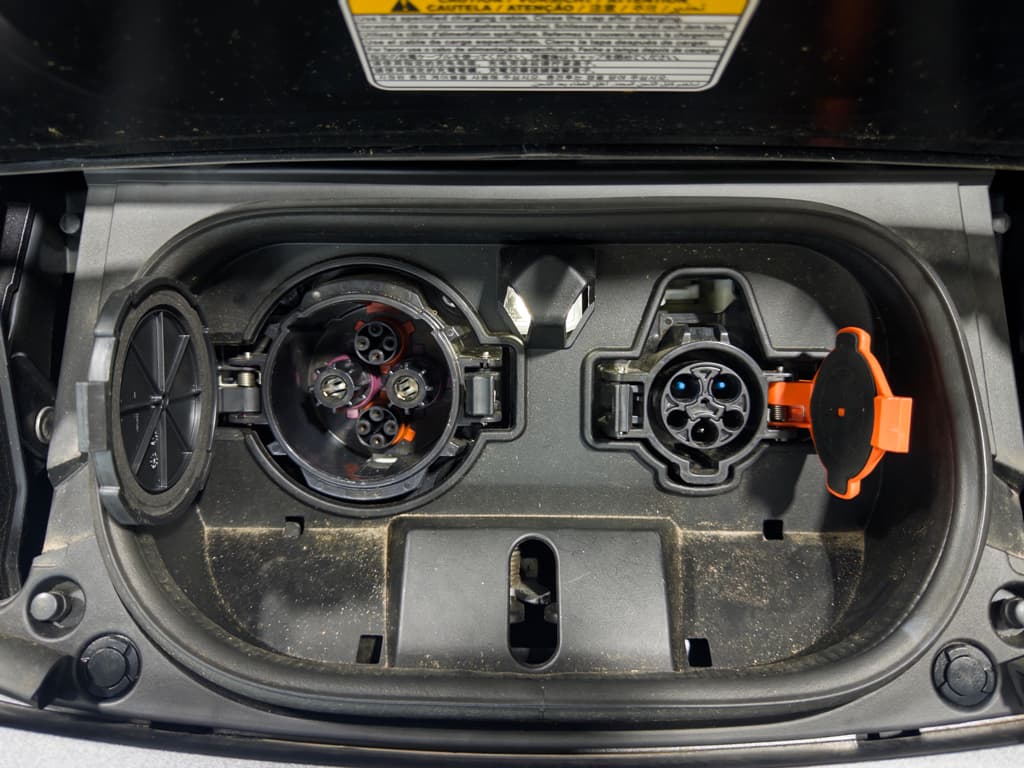 2025 Nissan LEAF view 5