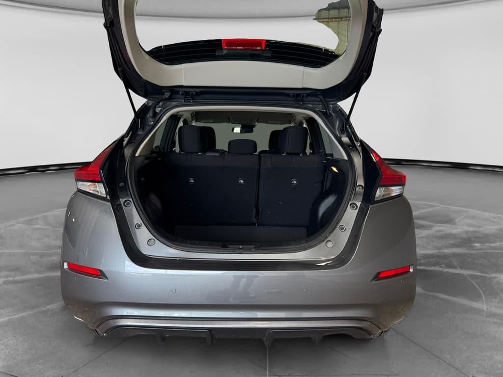 2025 Nissan LEAF view 28