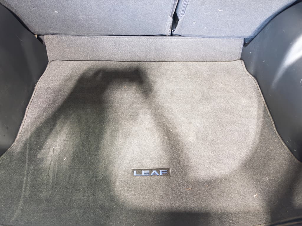 2025 Nissan LEAF view 29