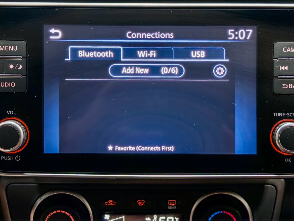 2021 Nissan LEAF view 13