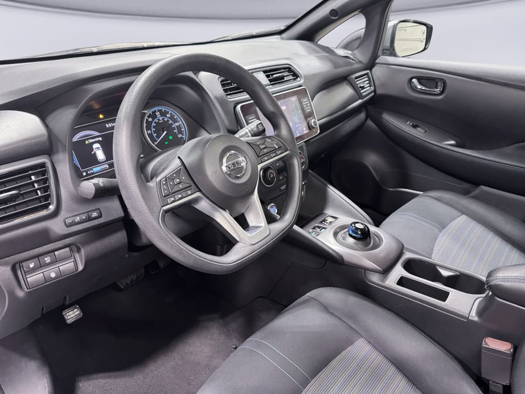2021 Nissan LEAF view 18