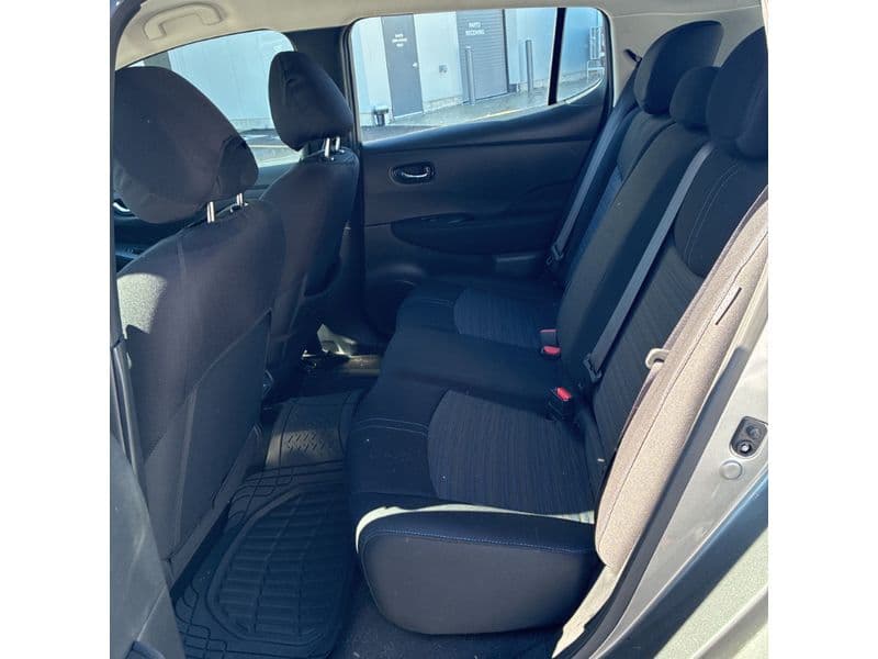 2021 Nissan LEAF view 6
