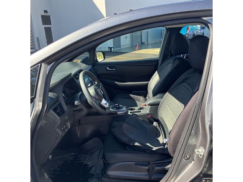 2021 Nissan LEAF view 5