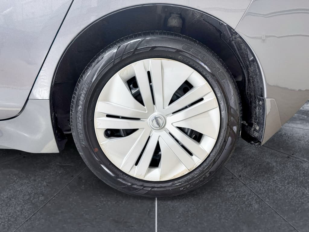 2021 Nissan LEAF view 30