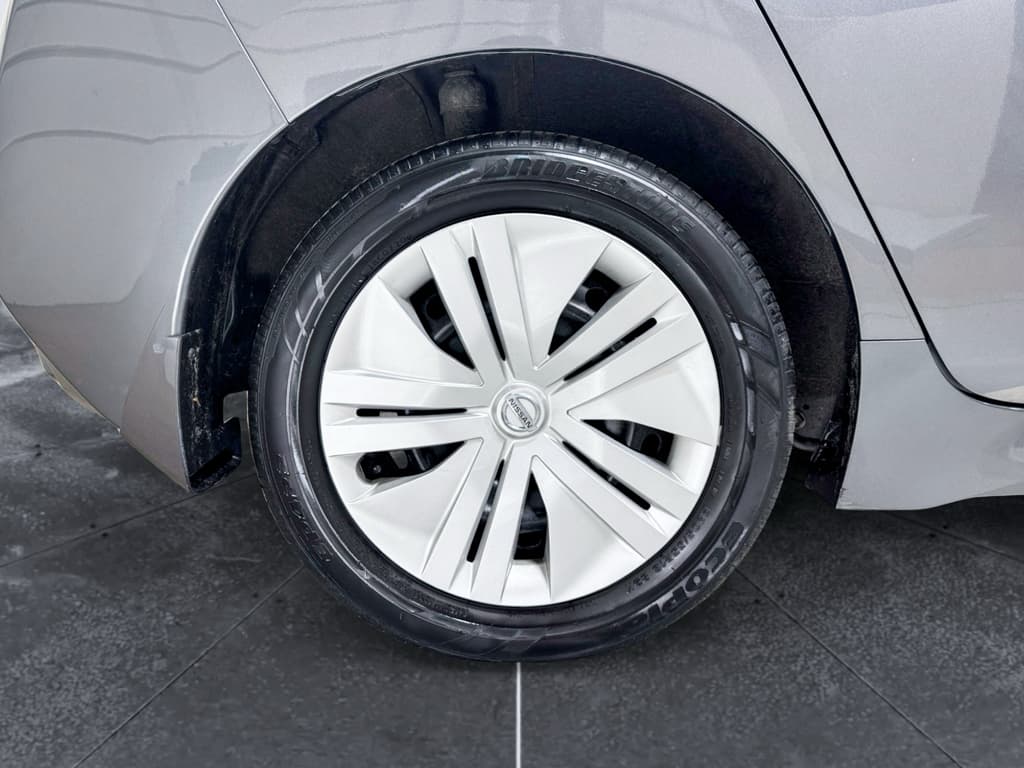 2021 Nissan LEAF view 34