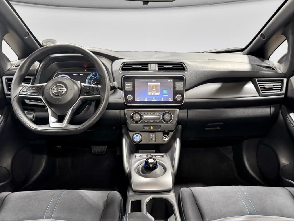 2021 Nissan LEAF view 16